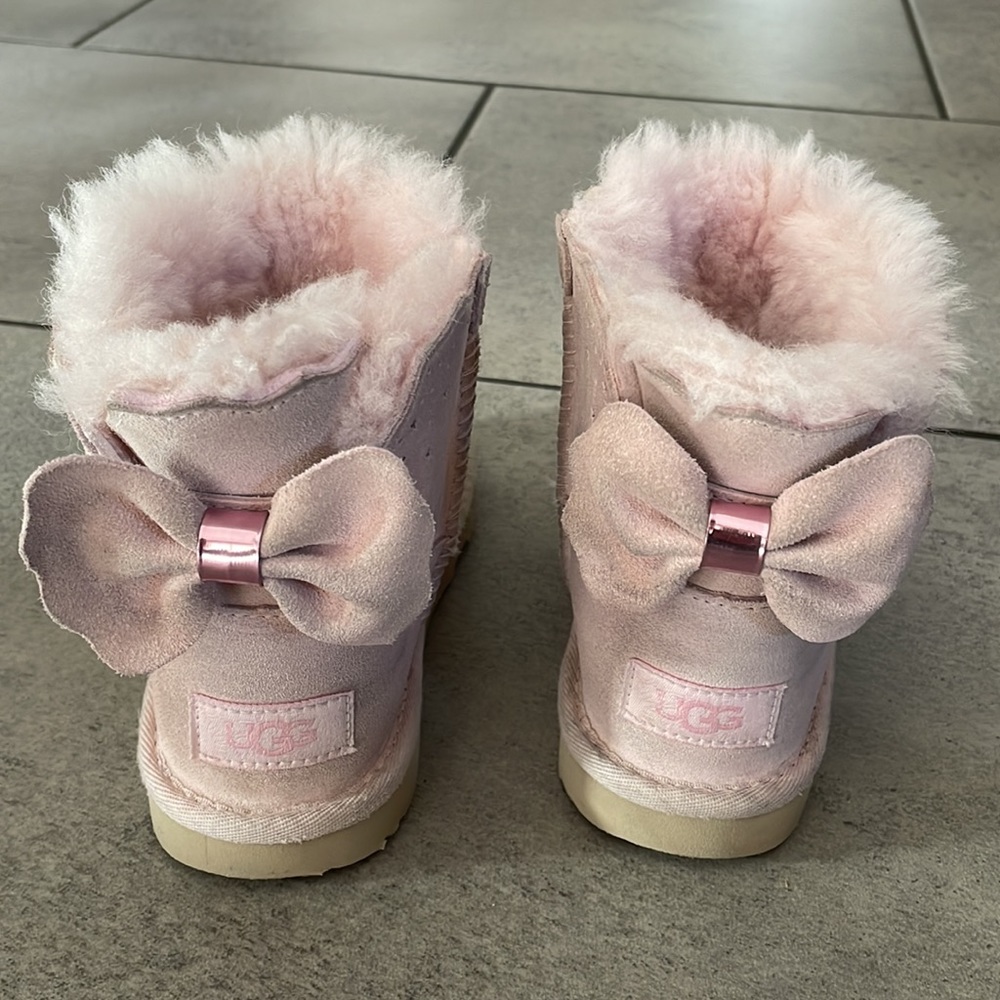 Girls UGG boots pink stars size bows size 12